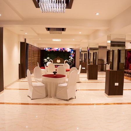 Gold Crest Business Hotel Νάβι Μουμπάι Εξωτερικό φωτογραφία