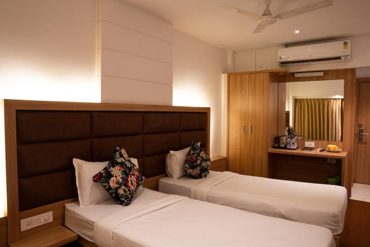 Gold Crest Business Hotel Νάβι Μουμπάι Εξωτερικό φωτογραφία
