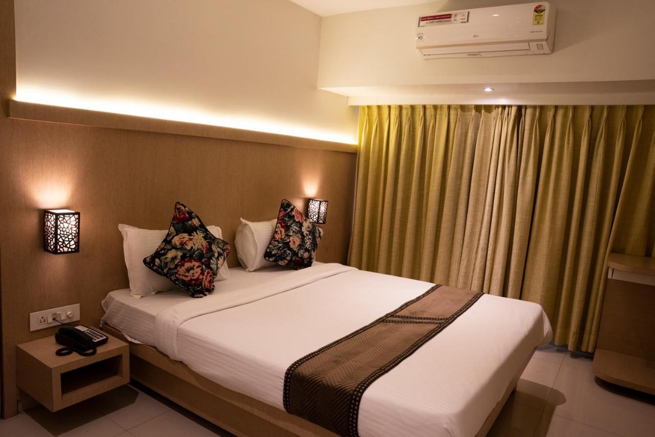Gold Crest Business Hotel Νάβι Μουμπάι Εξωτερικό φωτογραφία