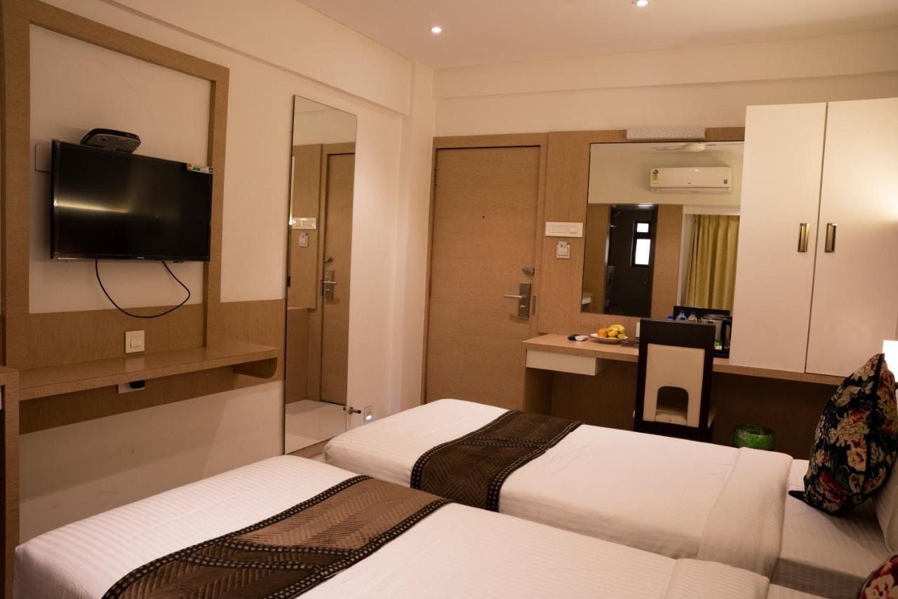 Gold Crest Business Hotel Νάβι Μουμπάι Εξωτερικό φωτογραφία