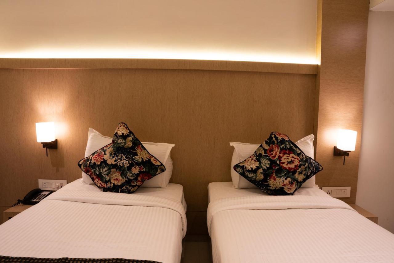 Gold Crest Business Hotel Νάβι Μουμπάι Εξωτερικό φωτογραφία