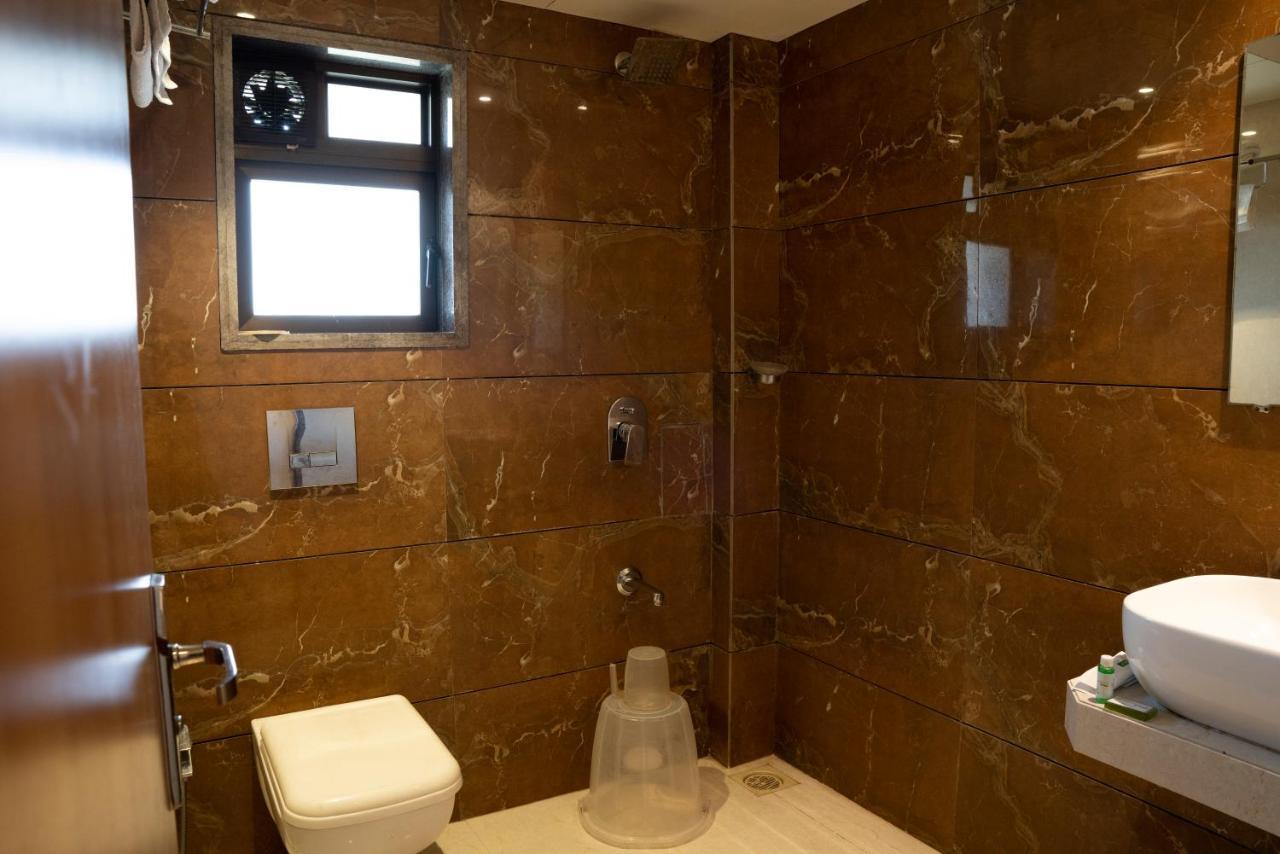Gold Crest Business Hotel Νάβι Μουμπάι Εξωτερικό φωτογραφία