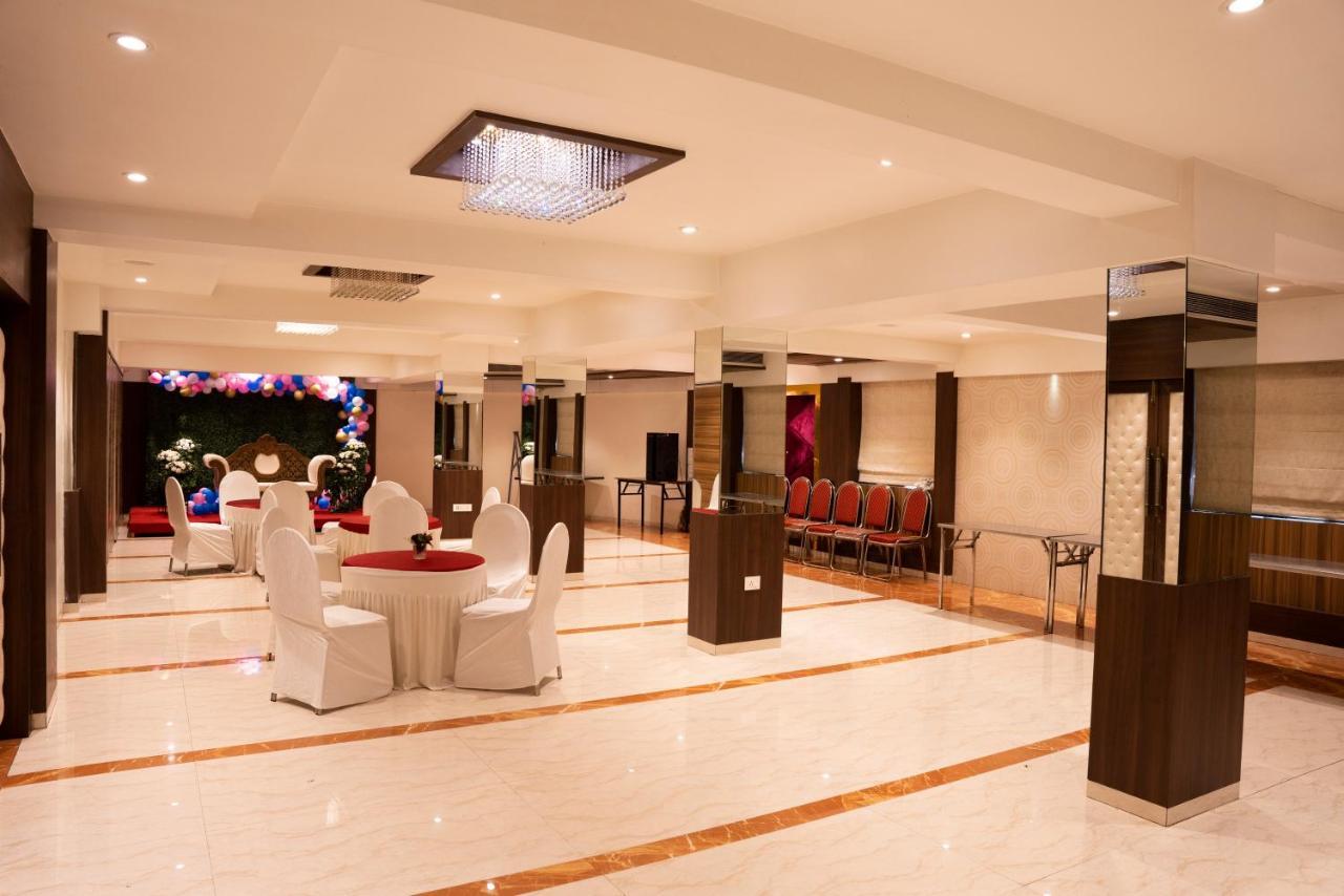 Gold Crest Business Hotel Νάβι Μουμπάι Εξωτερικό φωτογραφία