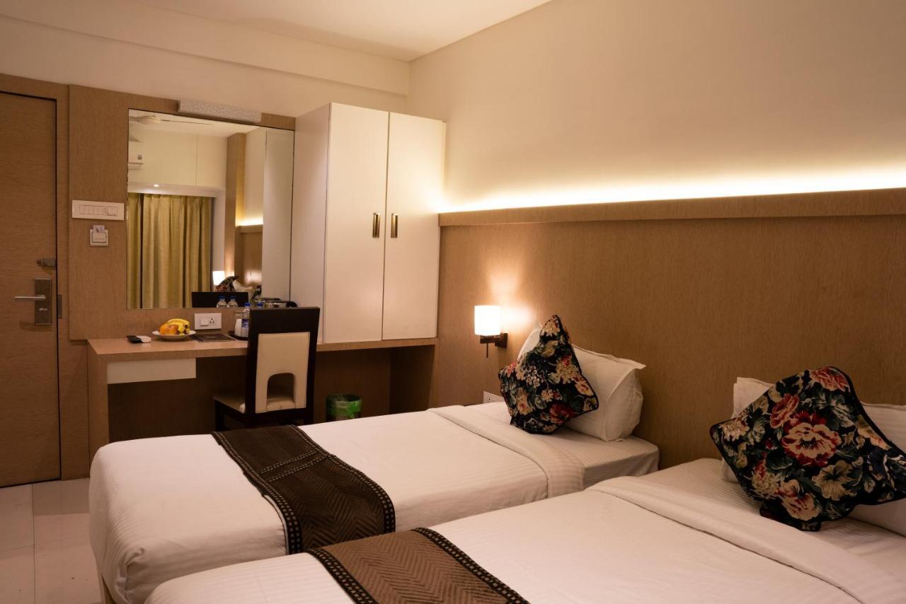 Gold Crest Business Hotel Νάβι Μουμπάι Εξωτερικό φωτογραφία